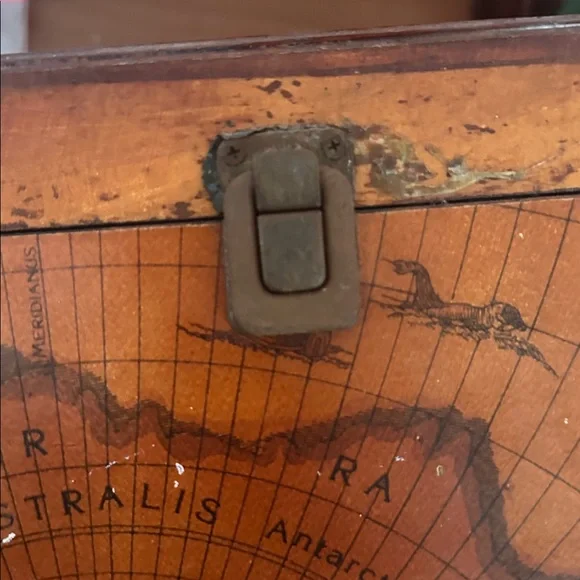 Antique chest - Picture 14 of 15